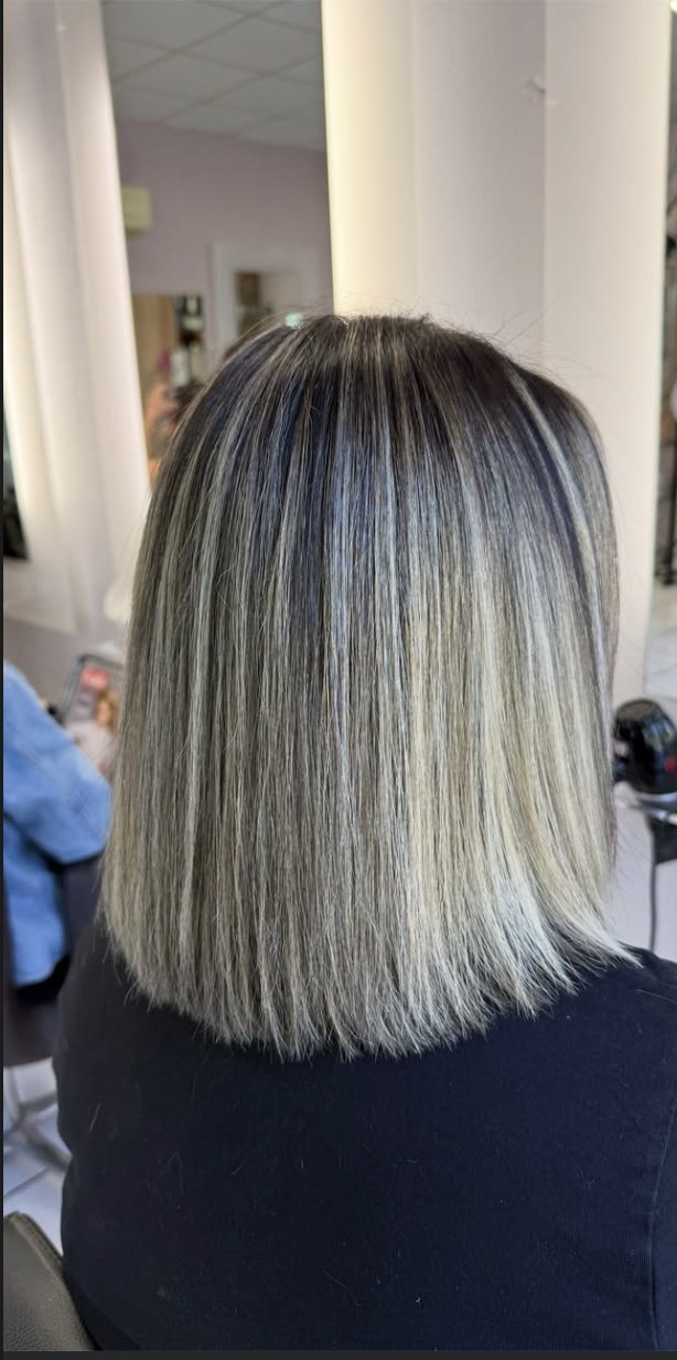 Avant — Balayage blond cendré sur cheveux bruns