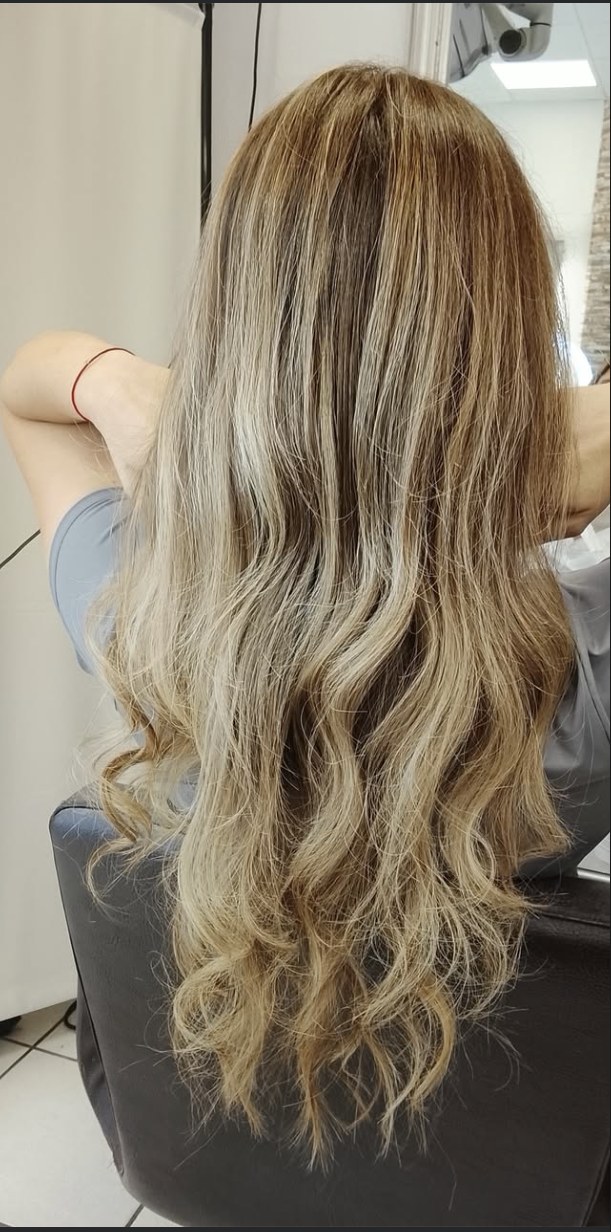 Après — Balayage miel — longueurs éclaircies
