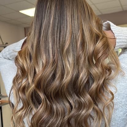 Balayage caramel doré sur cheveux longs — réalisation du salon