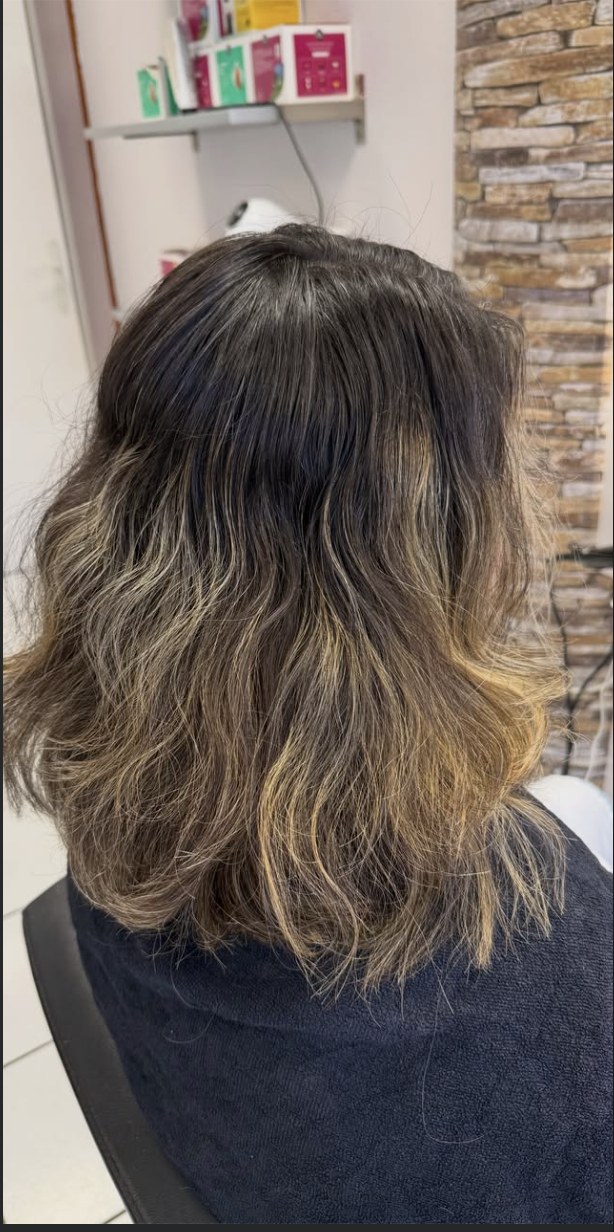 Après — Balayage blond cendré sur cheveux bruns