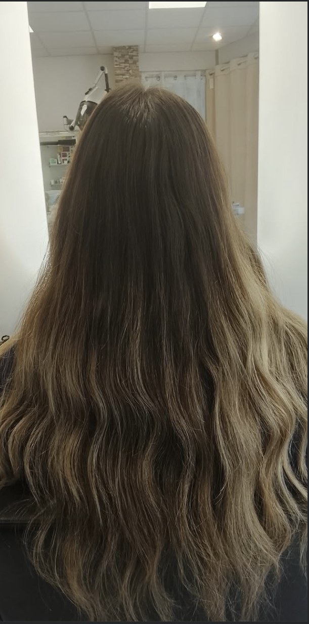 Avant — Balayage miel — longueurs éclaircies