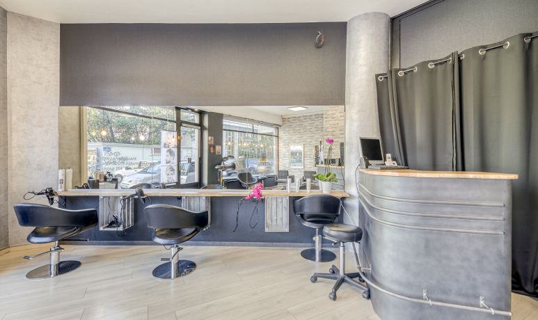 L'intérieur du salon Elle et Lui à Grenoble